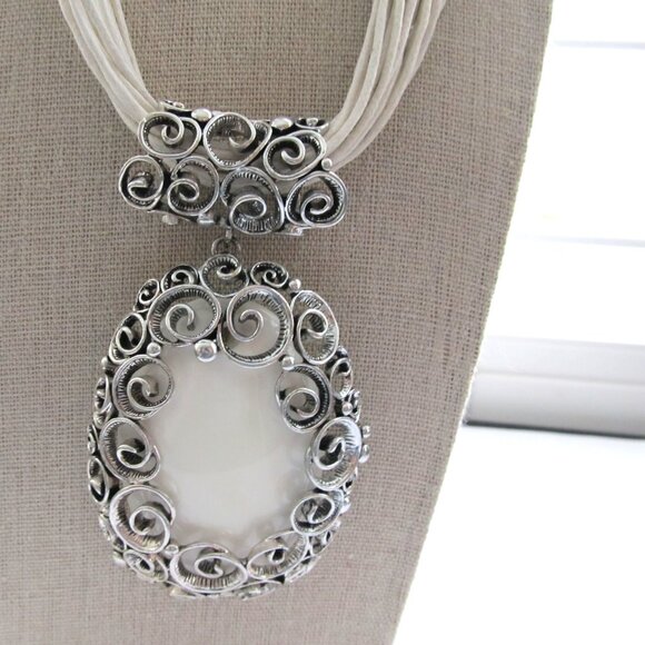 Vintage Designer JK Jewel Kade Ceramic Pendant In Silver Tone Scroll Frame - Picture 3 of 6